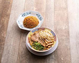 サバみそらーめん+半やきめし