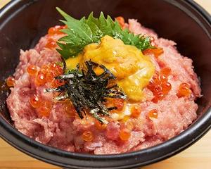 【当店人気No.2！】 いくらウニ乗せ ネギトロ丼