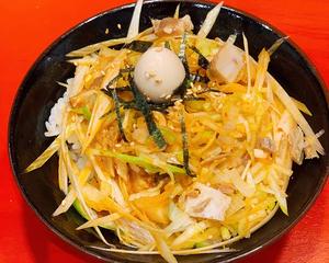 横浜家系ラーメン赤家 辛ネギチャ丼