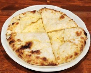 チーズナン/Cheese Nan