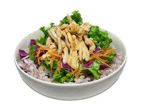 和風おろしドレッシングの蒸し鶏サラダ丼
