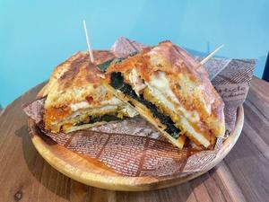 【当店人気No2】チキンカツサンドイッチ