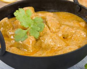 チキンカレー(CHICKEN CURRY)ナン付き(WITH NAAN)