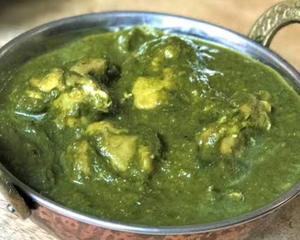 サグチキンカレーHORENSHO CHICKEN CURRY)ナン付き(WITH NAAN)