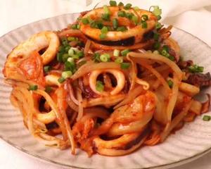 いか・キムチ・もやし炒め Sauted Squid・Kimchi・Bean Sprouts