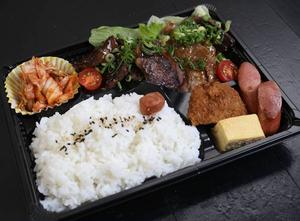 厚切り牛ハラミと牛カルビ焼肉にんにくダレ弁当  Grilled Beef Skirt Steak and Beef Ribs