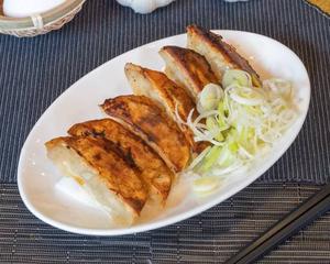 餃子(6個) Gyoza Dumplings (6 Pieces)