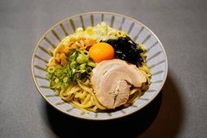 【当店人気NO.2】黄金の油そば aburasoba with raw egg
