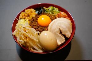 激盛爆盛全部のせ台湾まぜそばtaiwanmazesoba with kimuti,rawegg,1char siu,bean sprouts,boiledegg