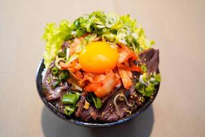 【清一色一通ドラ3】100gねぎ玉キムチハラミ丼 harami100g kimuti60g negi8g 1 egg yolk rice200g