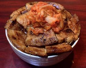 豚バラ丼キムチ特盛(300g)Pork Belly Bowl with Kimchi Special Serving (300g)