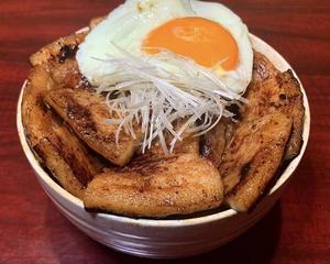 豚バラ丼目玉焼き大盛(200g)Pork belly and rice bowl with fried egg Large portion (200g)