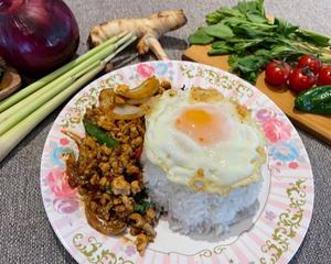 【当店人気No.1!】ガパオライス Gapao Rice
