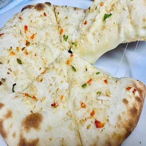 ガーリックチーズナン Garlic Cheese Naan