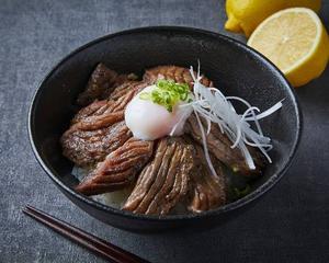 【当店女性人気一番！】温玉牛タン丼 [Popular with Women！] Onsen Egg Beef Tongue Rice Bowl