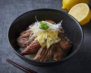 【こってり気分におすすめ！】チーズ牛タン丼