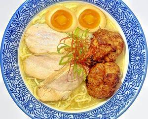 スペシャルチキンスープラーメン Special chicken soup ramen