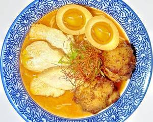 スパイシースペシャルチキンスープラーメン Spicy special chicken soup ramen