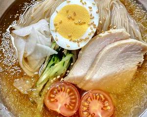 シャリシャリスープの特製冷麺