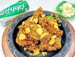カントンの思い出 ガーリック醤油チキン(七星サイダー・大根ピクルス付き)