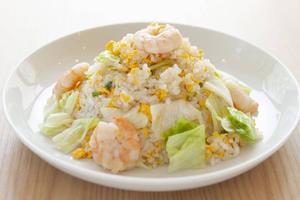 レタス入り海鮮チャーハン