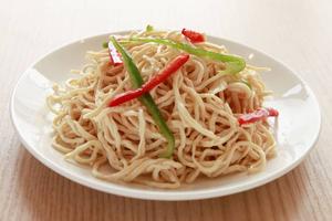 千切り干し豆腐のサラダ
