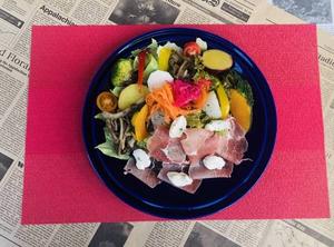 生ハムとチーズのサラダ