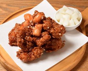 本場のヤンニョムチキン(韓国サイダーと大根チキンム付き)