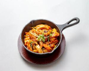 ピリ辛イカ炒め丼(おかず2品付き)