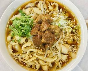 ホンシャオニュウロウ刀削麺(紅焼牛肉刀削麺)