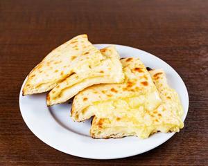 チーズナン Cheese Naan