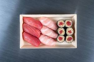 生本まぐろ握りセット 中トロ、大トロ、鉄火巻き