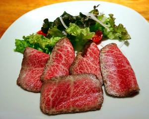 A5黒毛和牛“イチボ”のローストビーフ A5 Japanese black beef Ichibo roast beef