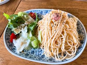 グラス牛のバター香る明太パスタとミニサラダセット