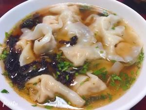 豚肉ワンタン默有香菜