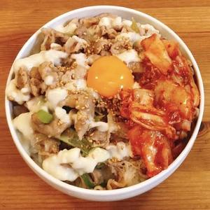 キムチーズにんにく醤油豚丼 並盛りなのにお肉200g KimchiCheeseNinniku(Garic)SyoyuButadon200g