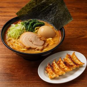 TUKASA赤丸と餃子セット