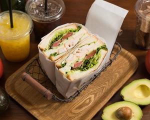 スモークチキンサンド Smoked Chicken Sandwich