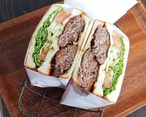 ジャンボハンバーグサラダサンド Jumbo Hamburger Salad Sandwich