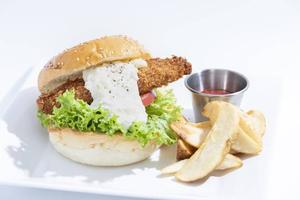 Fish Burger フィッシュバーガー(フレンチフライドポテト付き)
