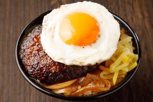 目玉ハンバーグ丼 Egg Salisbury Steak