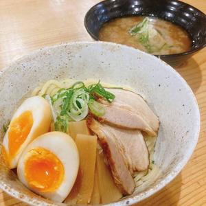 濃厚魚介とんこつ 背脂 つけ麺 煮玉子盛り【魚粉】