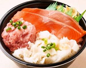 魚丼人気No.2 サーモンねぎとろ縁側丼