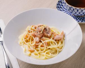 スモークサーモンのクリームパスタ