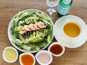 エビとアボカドのビューティーサラダ+季節のポタージュとスパークリングウォーター
