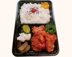 ピリ辛ソースむね肉弁当(並)Spicy Sauce Karaage Breast Bento (Regular)