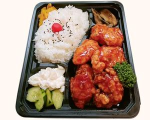 ピリ辛ソース骨なし弁当(大盛り)Spicy Sauce Boneless Karaage Bento (Large Size)