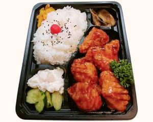 ピリ辛ソースむね肉弁当(大盛り)Spicy Sauce Karaage Breast Bento (Large)