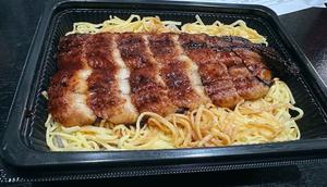 うなぎ丼 (メガ盛りではございません)