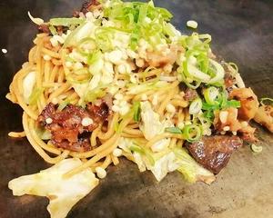 牛ホルモン焼きそば
